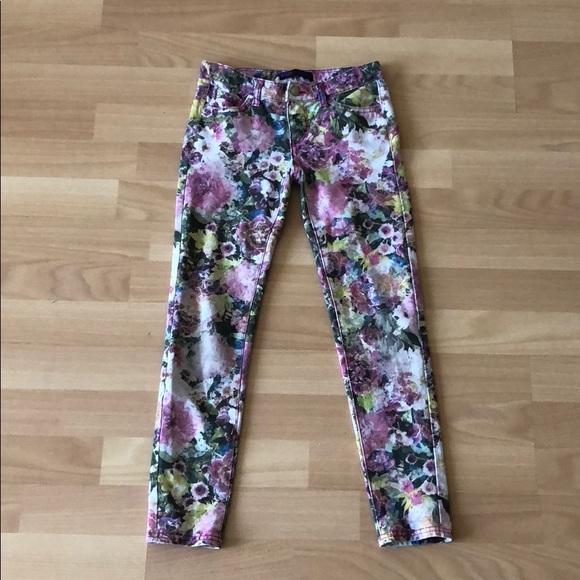 Levi's Other - {Levi’s}- Size 8- Floral The Knit Jean